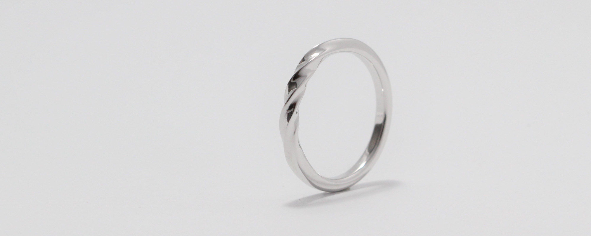 結婚指輪NEJIRI/HIDARI(ネジリヒダリ)
