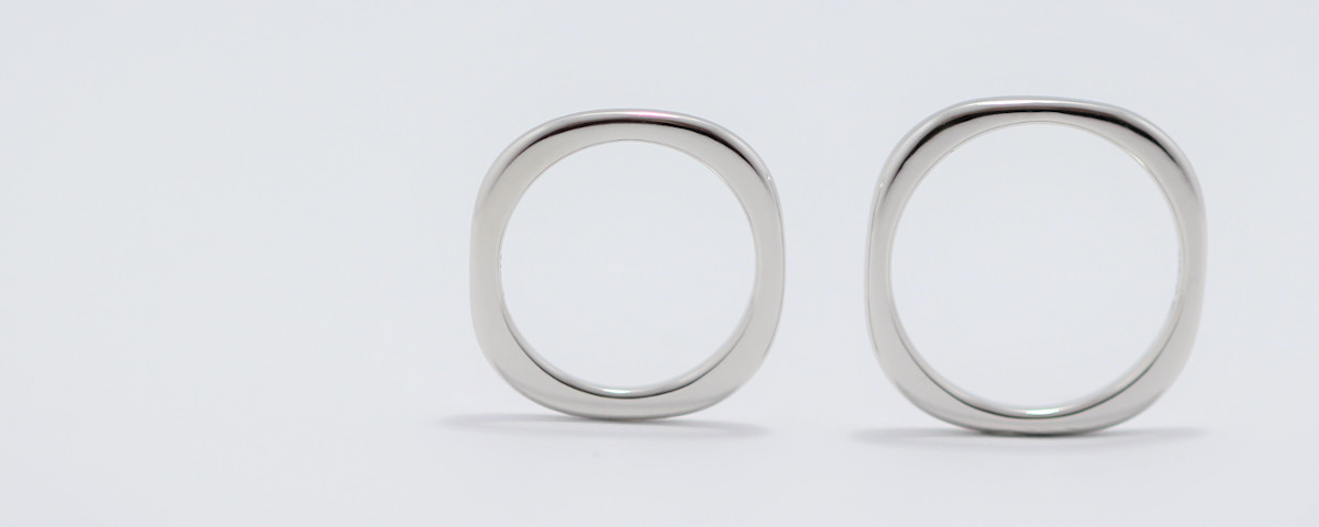 スクエア型のプラチナ結婚指輪