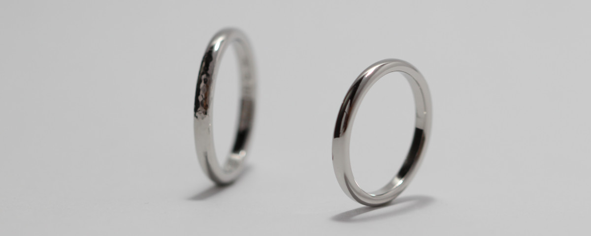部分的に表面加工をしたプラチナ結婚指輪